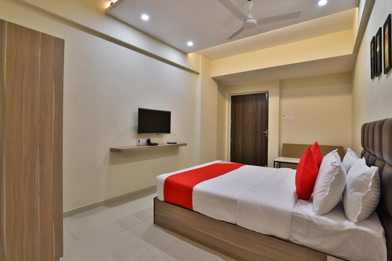 โอโย 28429 โฮเต็ล ซิตาเดล Hotel สุรัต ภายนอก รูปภาพ