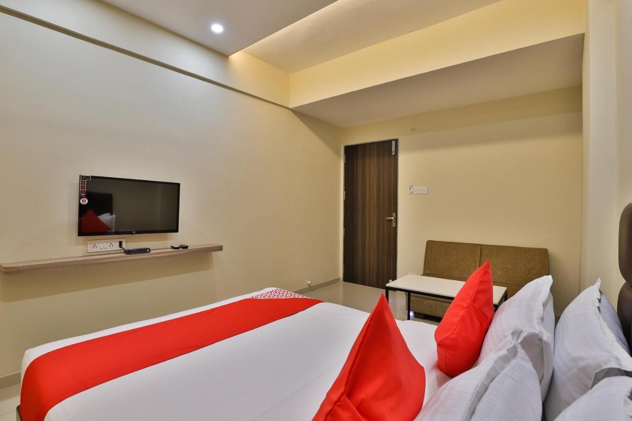 โอโย 28429 โฮเต็ล ซิตาเดล Hotel สุรัต ภายนอก รูปภาพ