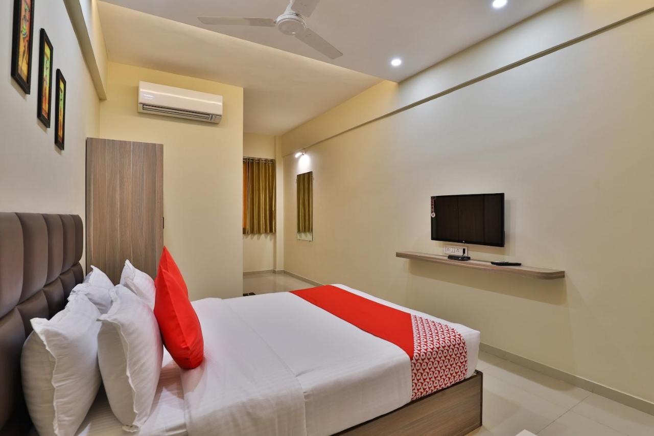 โอโย 28429 โฮเต็ล ซิตาเดล Hotel สุรัต ภายนอก รูปภาพ